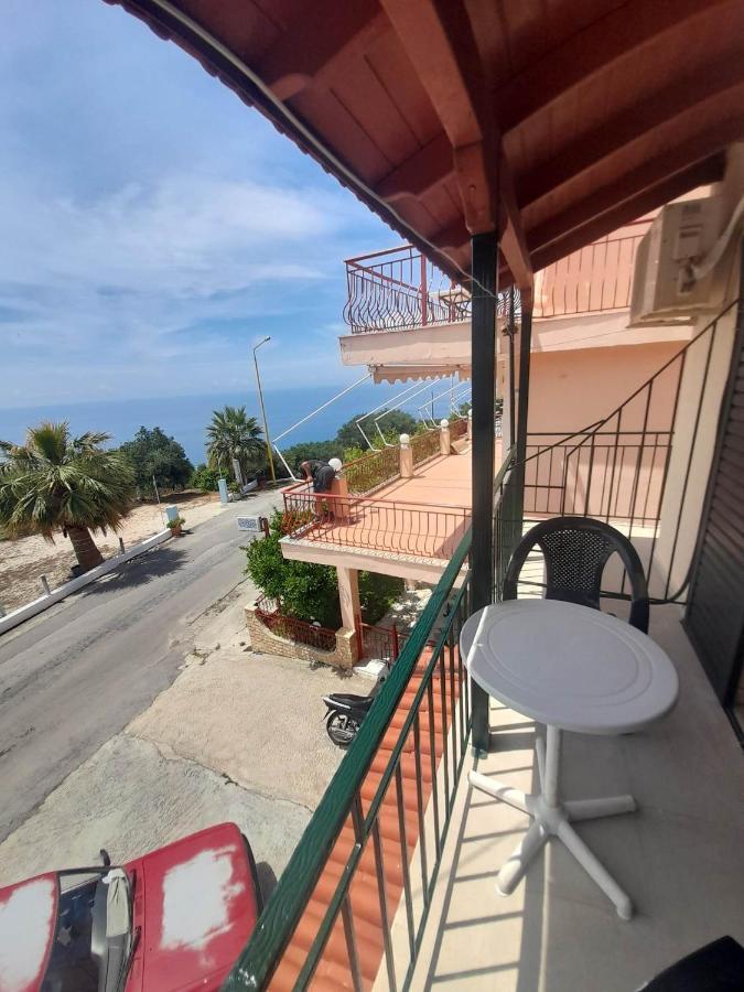 Christina Sunny Rooms Loutsa  Exterior photo