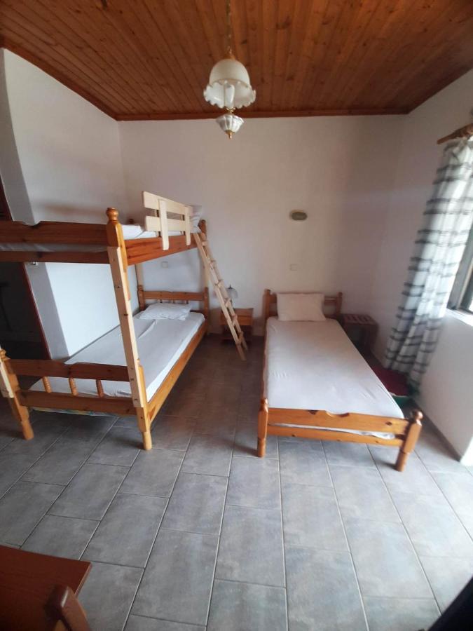 Christina Sunny Rooms Loutsa  Exterior photo