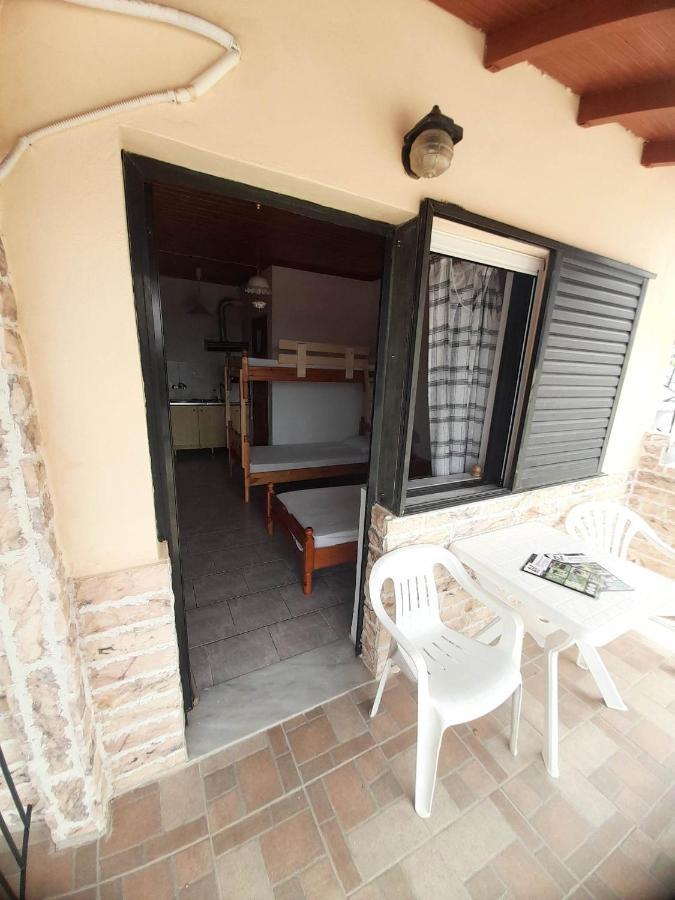 Christina Sunny Rooms Loutsa  Exterior photo